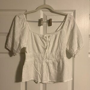 SIM & SAM white eyelet shirt in size medium